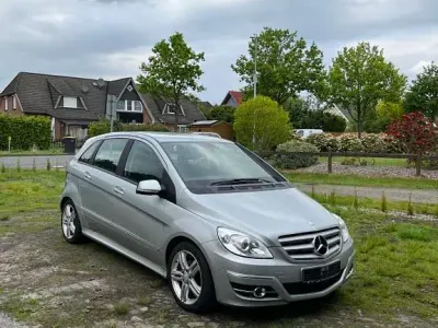 Gebraucht Mercedes B180 109 PS (80 kW) 2010 Silber Van / Kleinbus