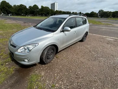 Gebraucht Hyundai i30 118 PS (86 kW) 2009 Silber Kombi