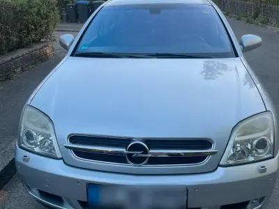 Begagnad Opel Vectra 146 HK (107 kW) 2003 Silver Sedan