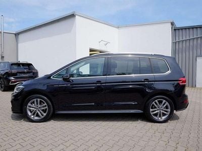 Deep black perleffekt Gebraucht 2024 VW Touran R-line Van / Kleinbus | 31.999 € (Superpreis)