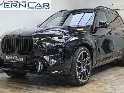 (0475) saphirschwarz metallic Gebraucht 2025 BMW X7 M Sport SUV | 104.489 € (Fairer Preis)