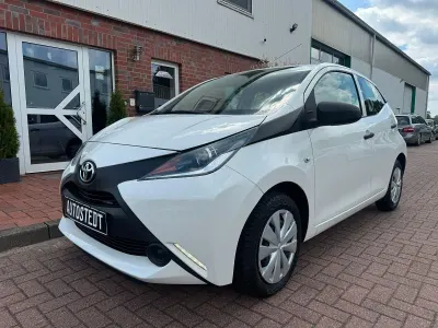 Gebraucht Toyota Aygo Business Edition 69 PS (50 kW) 2017 Weiß Kleinwagen