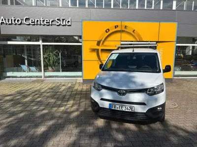Używany Toyota Proace Comfort 100 kW (136 KM) 2023 Biały Minivan
