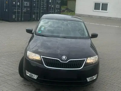 Gebraucht Skoda Rapid Active 90 PS (66 kW) 2014 Schwarz Kleinwagen