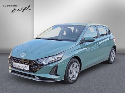 Neu Hyundai i20 Select 101 PS (74 kW) 2025 Grün Limousine