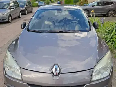 Gebraucht Renault Mégane Luxe 131 PS (96 kW) 2010 Grau Limousine