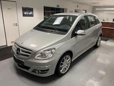 Gebraucht Mercedes B180 Sport 109 PS (80 kW) 2010 Silber Van / Kleinbus