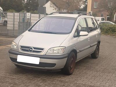 Grau Gebraucht 2003 Opel Zafira Comfort Van / Kleinbus | 1.100 € (Fairer Preis)