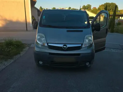 Gebraucht Opel Vivaro 135 PS (99 kW) 2009 Silber Van / Kleinbus