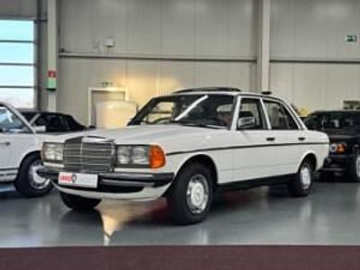 Gebraucht Mercedes 200 109 PS (80 kW) 1983 Weiß Limousine