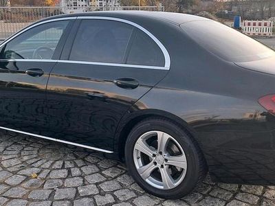 Gebraucht Mercedes E220 194 PS (142 kW) 2016 Schwarz Limousine