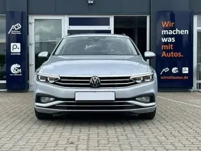 Gebraucht VW Passat Business 150 PS (110 kW) 2023 Scale silver Kombi