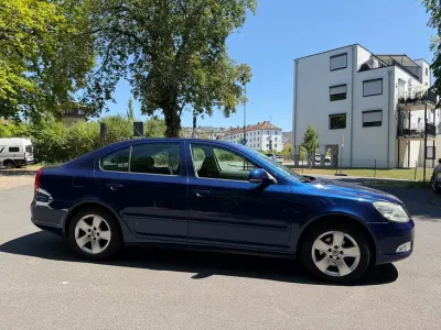 Gebraucht Skoda Octavia Ambiente 160 PS (117 kW) 2009 Blau Limousine