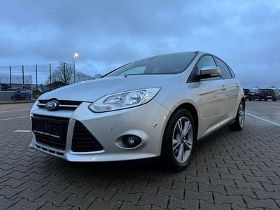 Silber Gebraucht 2013 Ford Focus Champions Edition Limousine | 2.999 € (Guter Preis)
