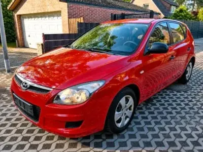 Używany Hyundai i30 109 KM (80 kW) 2009 Czerwony Sedan/Limuzyna