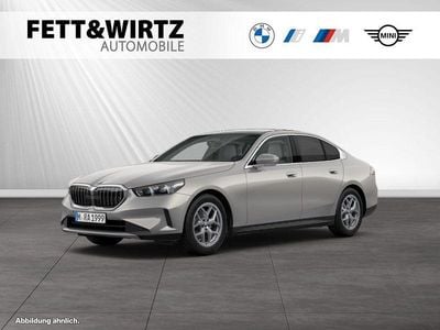 Gebraucht BMW 520 Sport Line 208 PS (152 kW) 2024 Oxidgrau metallic Limousine