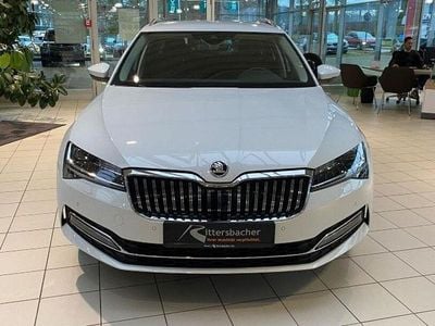 Gebraucht Skoda Superb Style 150 PS (110 kW) 2024 Moonweiss metallic Kombi