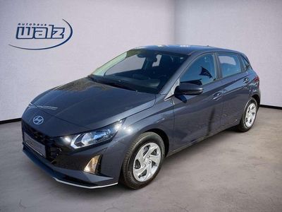 Gebraucht Hyundai i20 Trend 101 PS (74 kW) 2025 Aurora grey / met Limousine