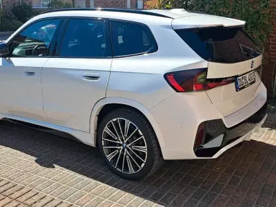 Gebraucht BMW iX1 M Sport 230 kW (313 PS) 2023 Weiß SUV