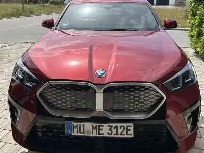 Gebraucht BMW iX2 M Sport 150 kW (204 PS) 2025 Rot SUV
