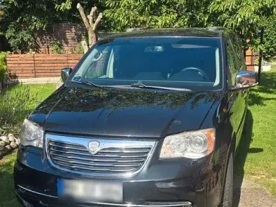 Gebraucht Lancia Voyager Platinum 178 PS (130 kW) 2013 Schwarz Van / Kleinbus