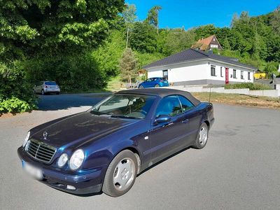 Usata Mercedes CLK320 218 CV (160 kW) 1998 Blu Cabrio
