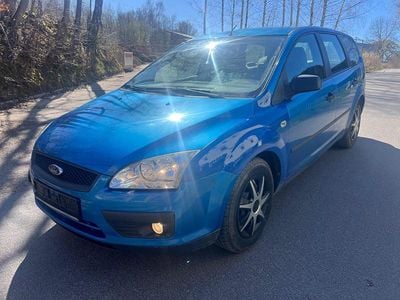 Second-hand Ford Focus 101 CP (74 kW) 2005 Albastru Break