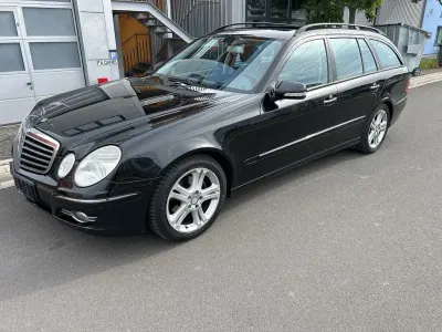 Używany Mercedes E220 Avantgarde 170 KM (125 kW) 2008 Czarny Sedan/Limuzyna