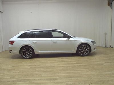 Weiss Gebraucht 2019 Skoda Superb SportLine Kombi | 20.680 € (Superpreis)