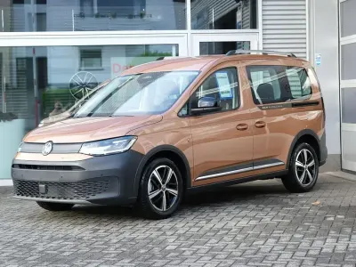 Neu VW Caddy PanAmericana 116 PS (85 kW) 2026 Copper bronze metallic Van / Kleinbus