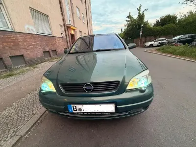 Używany Opel Astra Selection 125 KM (91 kW) 2001 Zielony Sedan/Limuzyna