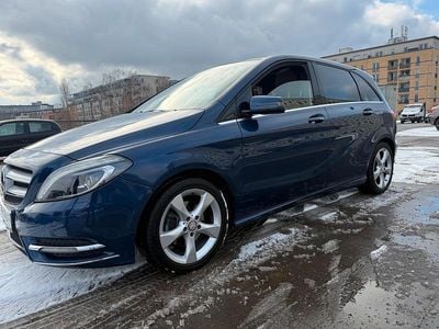 Gebraucht Mercedes B200 156 PS (114 kW) 2012 Blau Van / Kleinbus