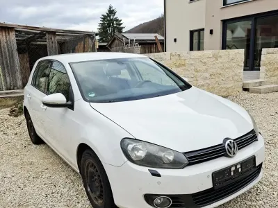 Gebraucht VW Golf VI 122 PS (89 kW) 2011 Weiß Kleinwagen