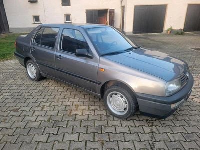 Silber Gebraucht 1993 VW Jetta Limousine | 1.800 €