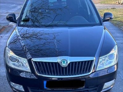 Gebraucht Skoda Octavia Family 105 PS (77 kW) 2011 Schwarz Kombi