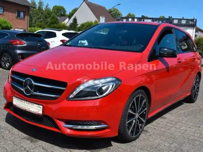 Gebraucht Mercedes B180 Sportline 122 PS (89 kW) 2013 Rot Van / Kleinbus