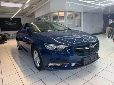 Używany Opel Insignia Business Edition 140 KM (102 kW) 2017 Niebieski Sedan/Limuzyna