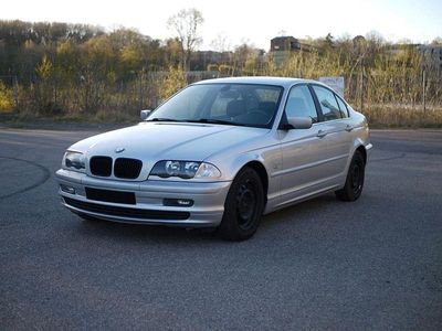 Second-hand BMW 323 Sport Line 170 CP (125 kW) 2000 Argintiu Berlinǎ