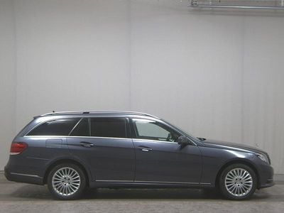 Tenoritgrau metallic Gebraucht 2014 Mercedes E300 Elegance Kombi | 7.450 €