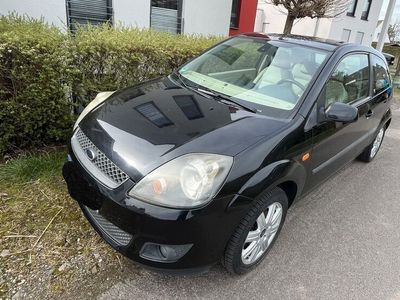 gebraucht Ford Fiesta 1,6 TDCi Ghia - Helle Kunstledersitze