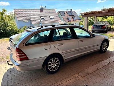 Second-hand Mercedes 220 200 CP (147 kW) 2002 Argintiu Break