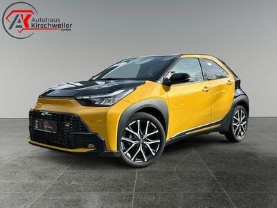 Neu Toyota Aygo X Sport 116 PS (85 kW) 2026 Mustard yellow metallic / blac SUV