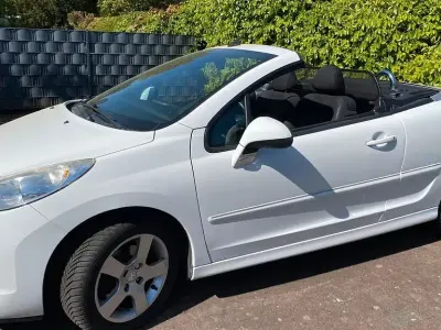 Gebraucht Peugeot 207 CC 120 PS (88 kW) 2013 Weiß Cabrio