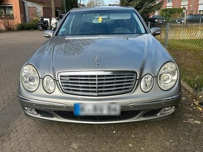 Usata Mercedes E200 122 CV (89 kW) 2004 Beige Berlina