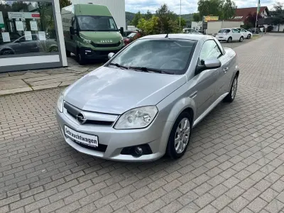 Używany Opel Tigra Enjoy 90 KM (66 kW) 2006 Srebrny Kabriolet