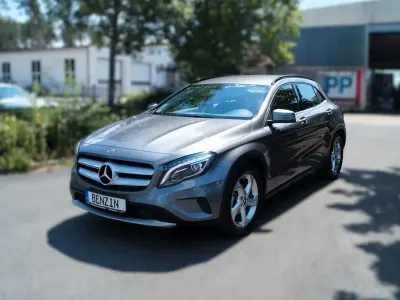 Gebraucht Mercedes GLA200 Style 156 PS (114 kW) 2014 Grau SUV