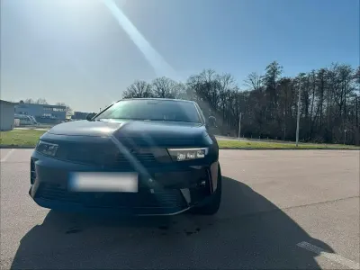 Gebraucht Opel Astra 131 PS (96 kW) 2024 Schwarz Kleinwagen