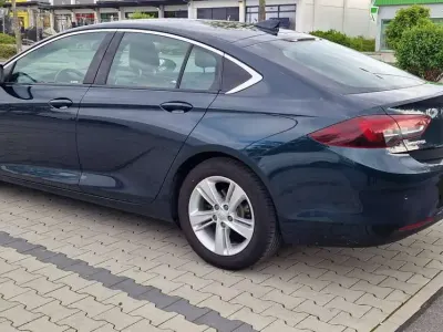 Gebraucht Opel Insignia Country Tourer Innovation 165 PS (121 kW) 2018 Grün Limousine
