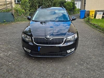 Usado Skoda Octavia 110 HP (80 kW) 2016 Preto Citadino