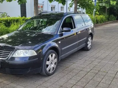 Gebraucht VW Passat 101 PS (74 kW) 2002 Schwarz Kombi